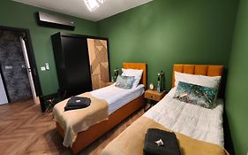 W Centrum Luksusowy Apartament, Duży Parking, Zameldowanie 24h, FV, Ekspres, XBOX, Klimatyzacja, Dwie Sypialnie, Kuchnia i Salon, Samo centrum miasta,